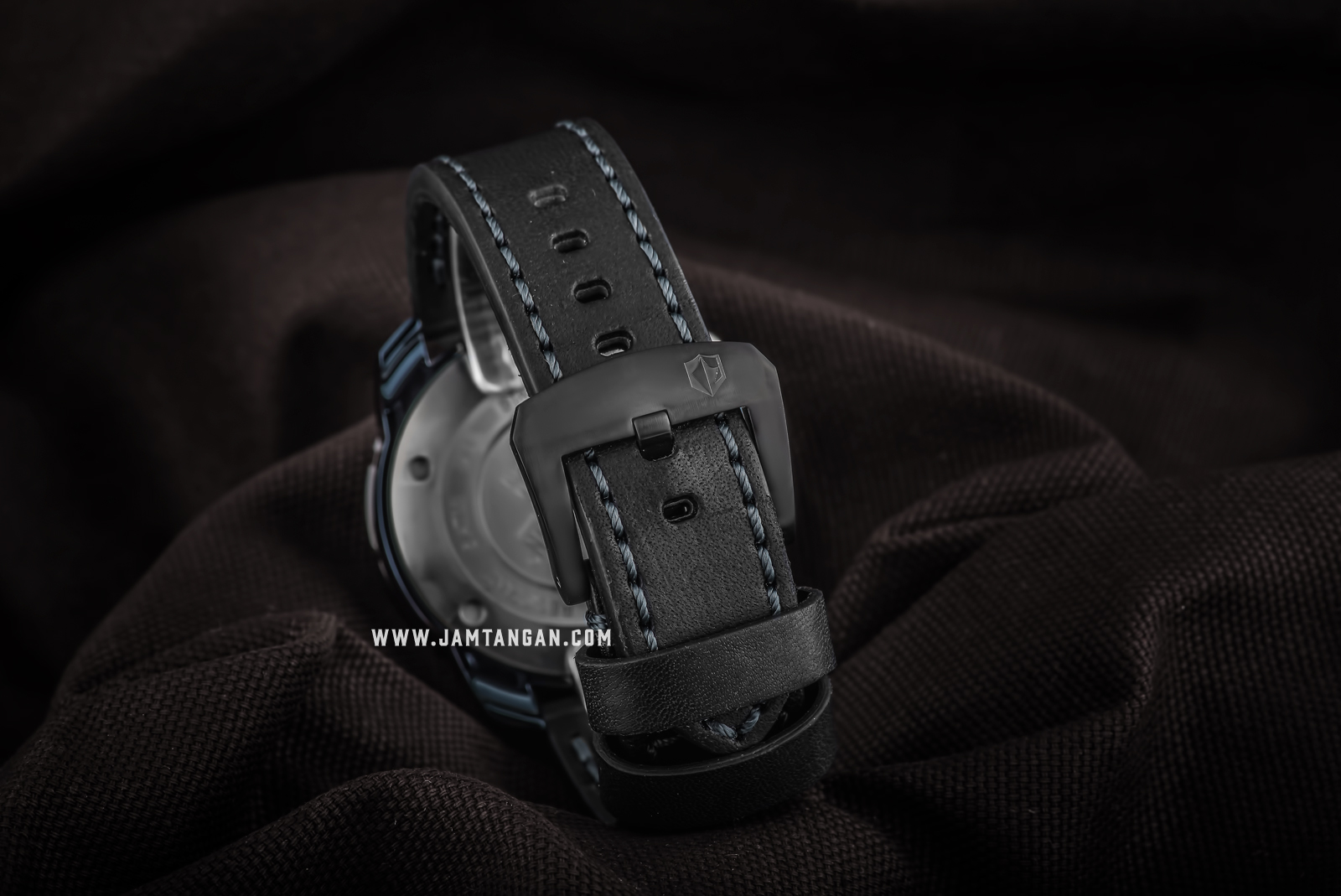 Expedition E 6761 MC LUBBU Chronograph Men Blue Dial Black Leather Strap Machtwatch
